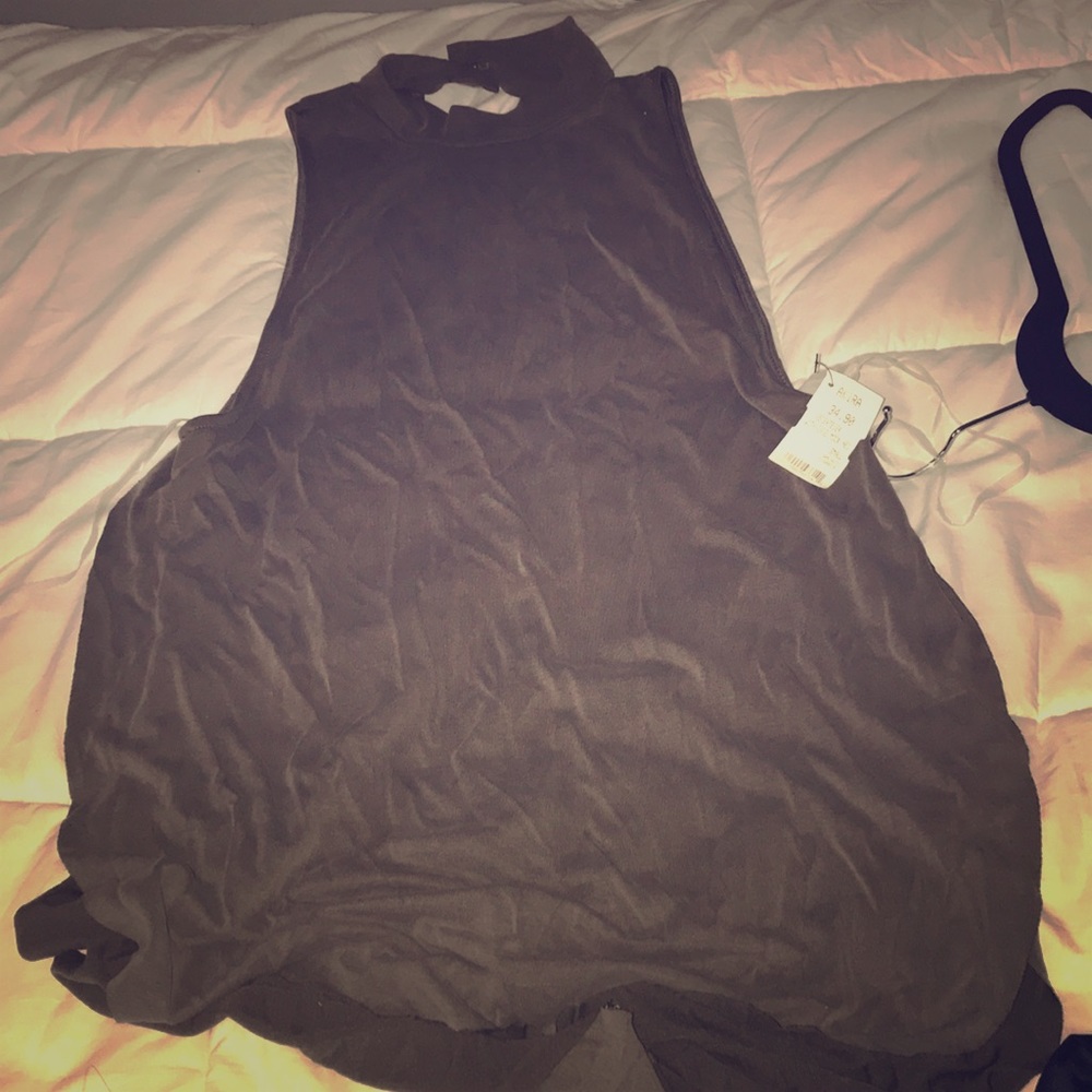 akira sleeve less top with low turtle neck